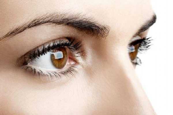 早上起床眼睛肿了如何快速消肿？造成眼睛浮肿的原因