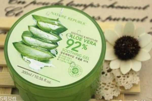 脸上起皮用什么护肤品 脸上起皮用什么护肤品