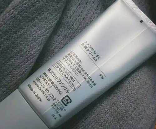 用了洁面霜还要用洗面奶吗