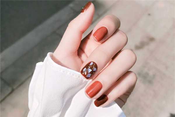 做美甲会伤害指甲吗