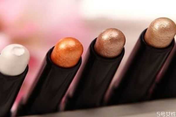 珠光眼影是什么意思？眼影珠光好看还是哑光好看