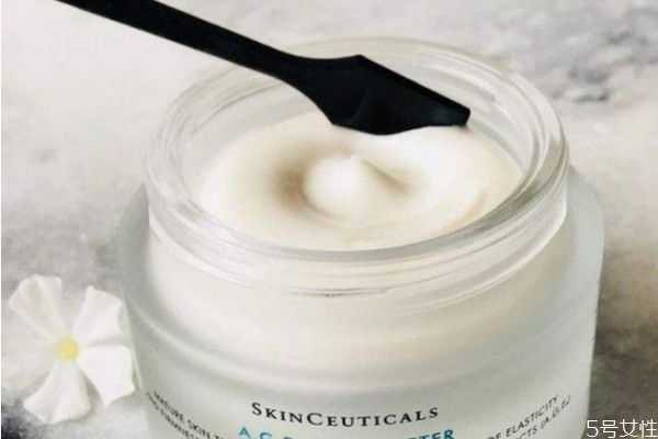 脸上搓泥是护肤品用多了吗？用完护肤品脸上搓泥怎么办