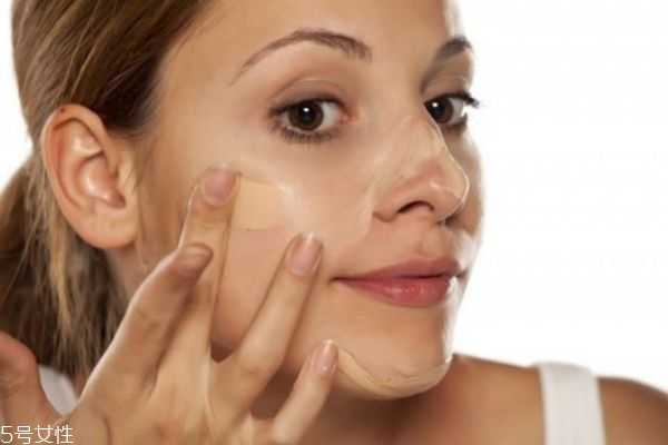 脸上脱妆浮粉怎么补救？脱妆和浮粉的区别
