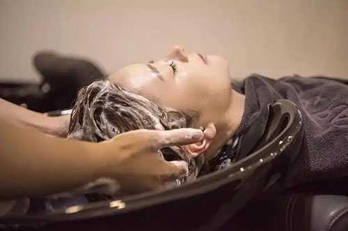 孕妇可以用负离子卷发棒吗 孕妇可以用负离子卷发棒吗