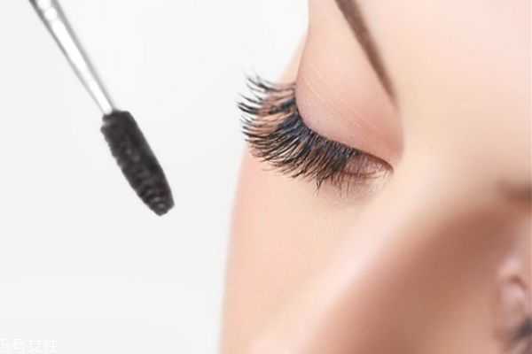 睫毛下垂不翘怎么办 睫毛下垂不翘怎么办