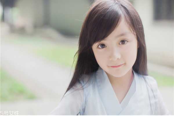 脸上过敏可以用盐水吗