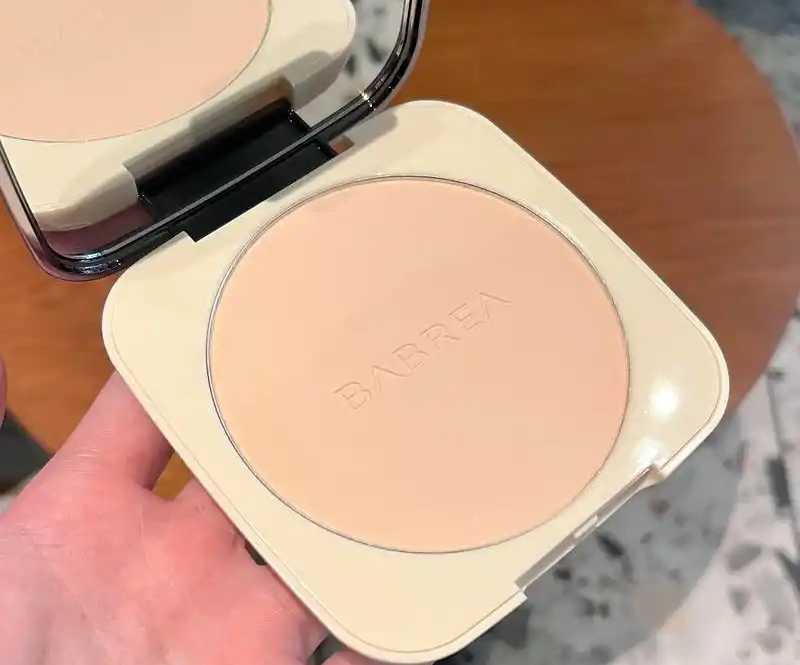 粉饼进水了晒干可以用吗 粉饼进水了晒干可以用吗