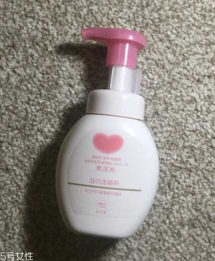 cow洗面奶和肌研极润洗面奶哪个好