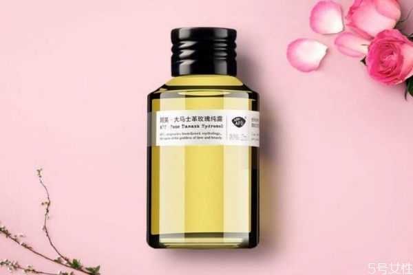 纯露和乳液有什么差别?纯露和水乳的先后顺序 纯露和乳液有什么差别?纯露和水乳的先后顺序