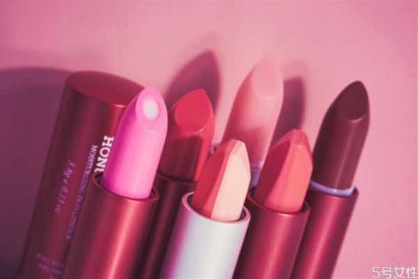 天天涂口红为什么嘴唇没颜色?嘴唇小涂什么颜色口红 天天涂口红为什么嘴唇没颜色?嘴唇小涂什么颜色口红