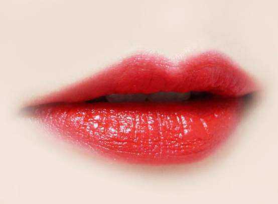 唇色偏暗用什么颜色的口红比较好
