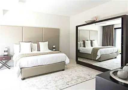 酒店的大镜子对着床做什么用的