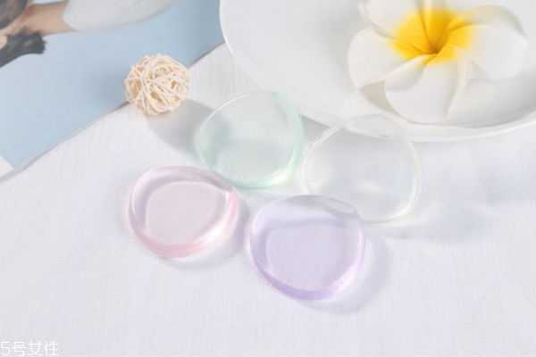 硅胶粉扑好上妆吗？硅胶粉扑的使用方法是什么