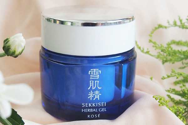 维c精华和凝露能一起用吗 维c精华和凝露能一起用吗