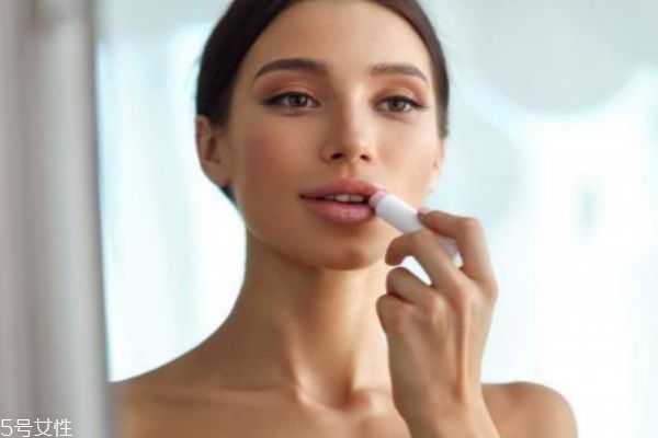 润唇膏被吃了怎么办 润唇膏被吃了怎么办