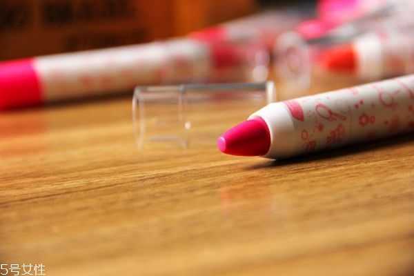 ukiss悠珂思口红哪个色号火? ukiss悠珂思口红哪个色号火?