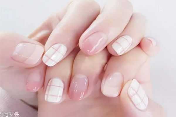 经常做美甲有什么危害吗？多久做一次美甲最好呢