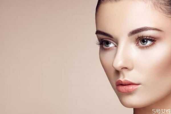 化妆一定要画底妆吗?没上底妆可以画眼影吗 化妆一定要画底妆吗?没上底妆可以画眼影吗