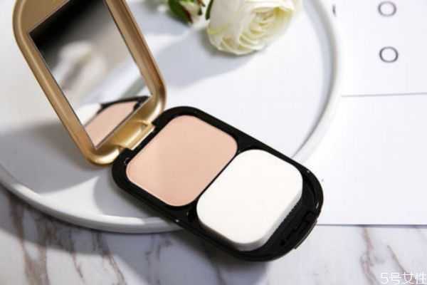 肤色不均用什么粉饼好 肤色不均用什么粉饼好