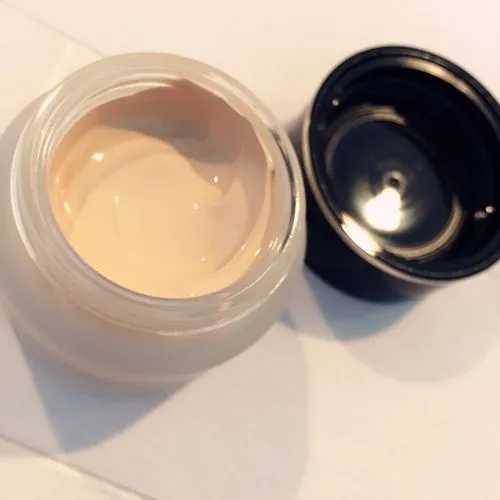 suqqu粉霜和雅诗兰黛白金粉底液哪个好用 suqqu粉霜和雅诗兰黛白金粉底液哪个好用