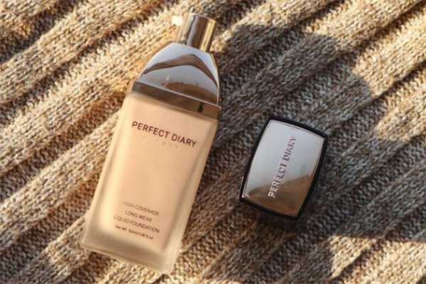 完美日记小金盖和黑盖哪个好?小金盖和黑盖的区别 完美日记小金盖和黑盖哪个好?小金盖和黑盖的区别