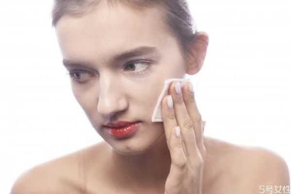 卸妆不洗脸可以睡觉吗?只卸妆不洗脸可以吗 卸妆不洗脸可以睡觉吗?只卸妆不洗脸可以吗