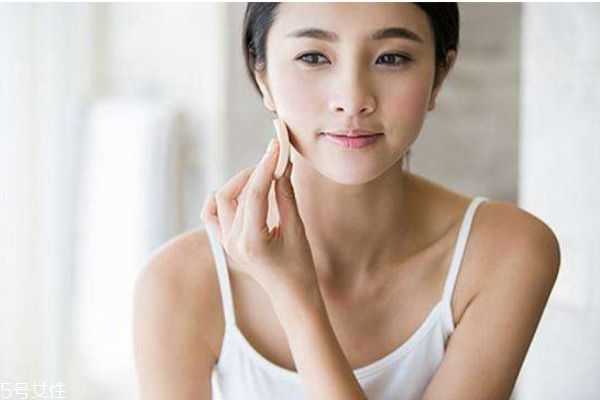 上粉底液什么工具好用？上粉底液的小技巧