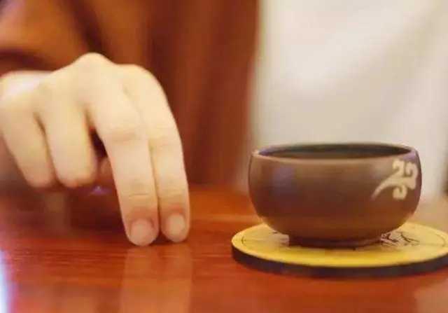 叩手礼的正确手势图 叩手礼的正确手势图