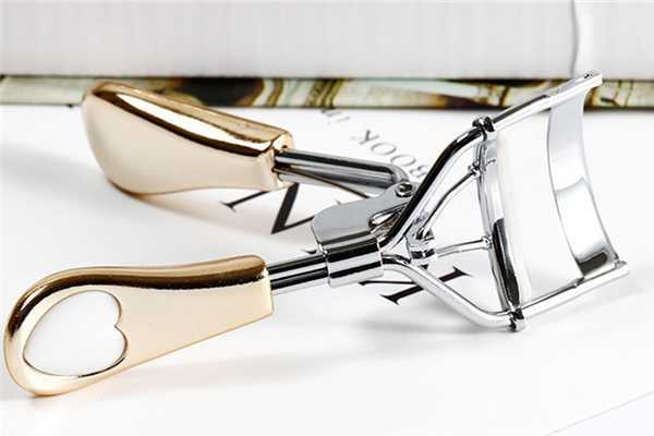 睫毛夹对睫毛有害吗