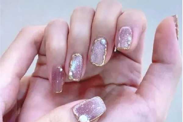 光疗甲要不要涂底胶 光疗甲要不要涂底胶