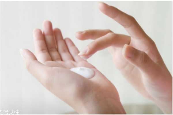 如何挑选护手霜 护手霜的选购技巧