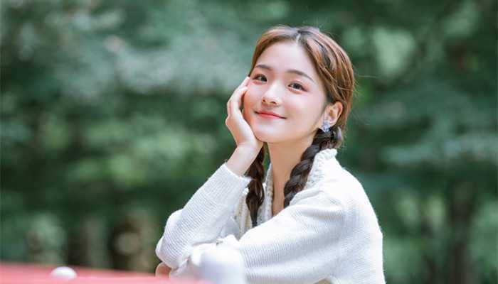 圆脸适合的刘海有哪些