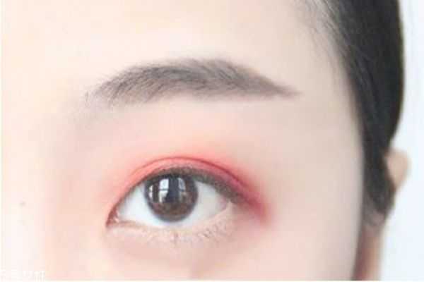 双色眼影怎么画？