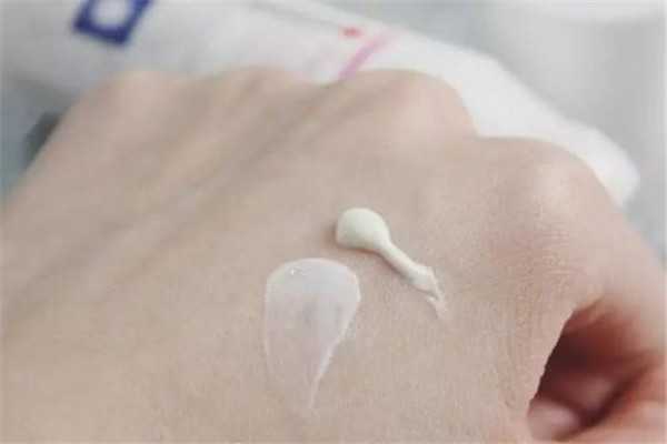 涂防晒霜会长痘吗 防晒霜会不会导致闷痘呢