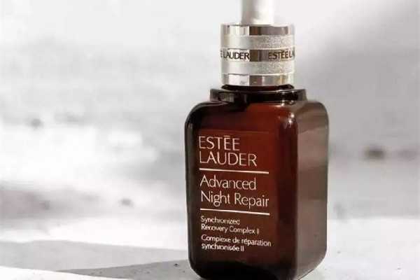 雅诗兰黛小棕瓶是眼霜还是精华 雅诗兰黛小棕瓶是眼霜还是精华