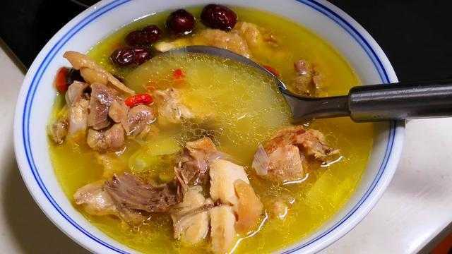 鸡汤和鸡肉哪个更有营养 鸡汤和鸡肉哪个更有营养