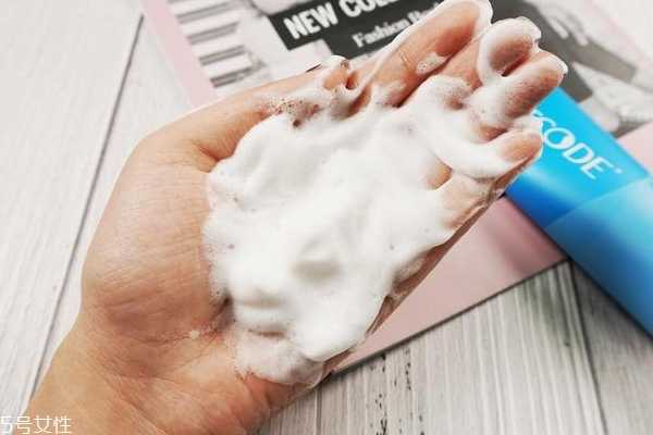 水密码洗面奶哪款好用 温和蓝管和祛痘白管对比评测