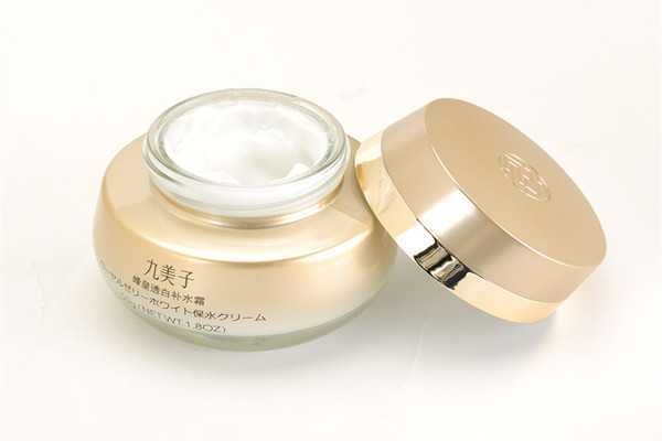 面霜每天都要用吗?用完乳液还需要用面霜吗 面霜每天都要用吗?用完乳液还需要用面霜吗