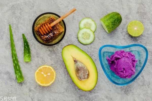 芦荟胶用了要洗脸吗