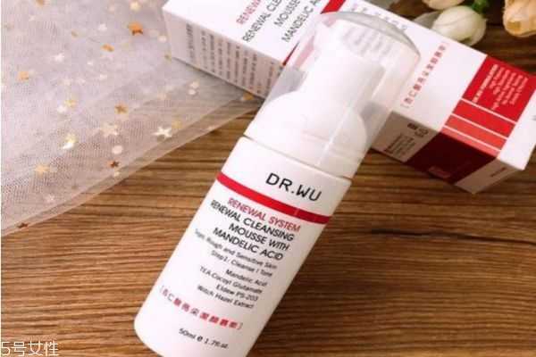 dr.wu杏仁酸洁面慕斯洗完干吗 dr.wu杏仁酸洁面慕斯洗完干吗