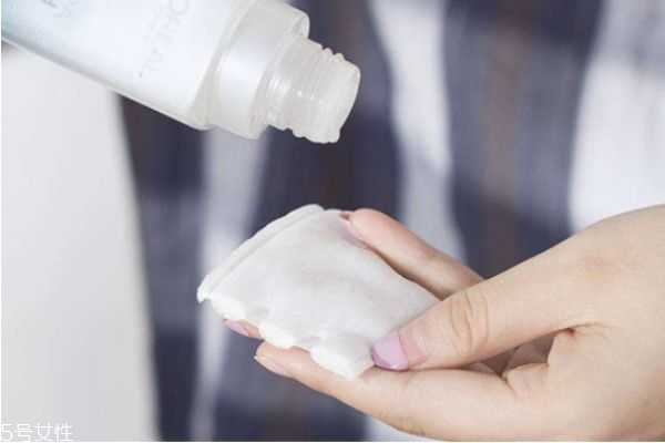 怎么用洗面奶洗脸