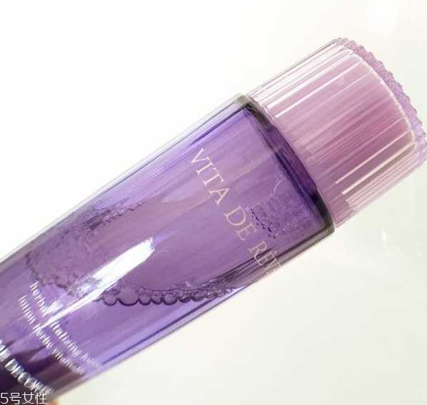 油性皮肤用什么爽肤水好