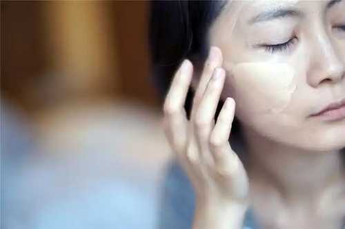 粉底霜适合多大年龄 粉底霜适合多大年龄