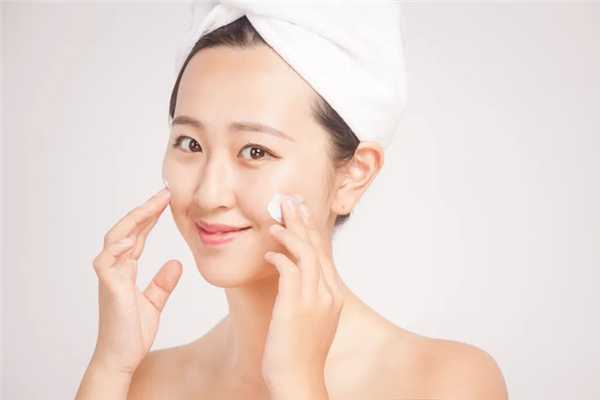闭口用洗面奶会洗出来不？闭口用什么洗脸好