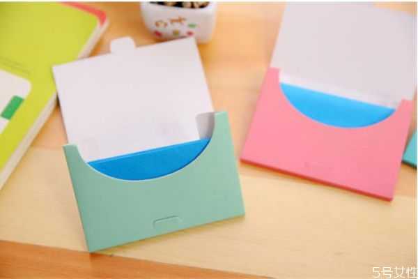 干性皮肤用吸油纸能吸出油吗?为什么吸油纸可以吸油 干性皮肤用吸油纸能吸出油吗?为什么吸油纸可以吸油