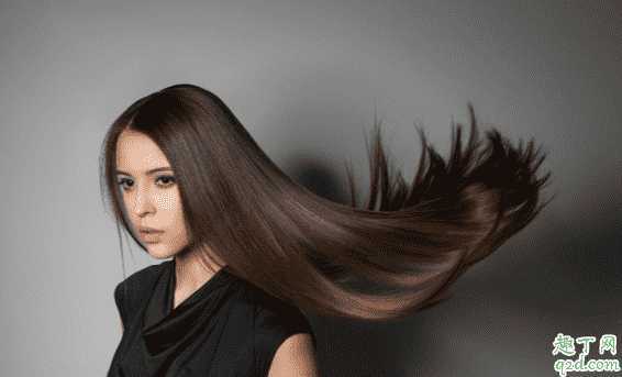 爽身粉涂头发能去油吗?头发怎么才能不油腻 爽身粉涂头发能去油吗?头发怎么才能不油腻