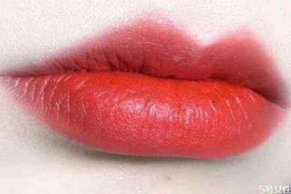 mac so chaud是什么颜色？mac口红so chaud试色