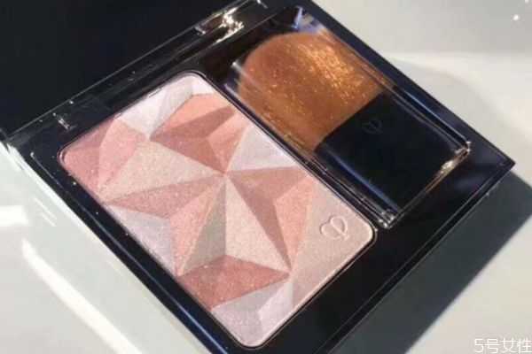 修容和高光什么时候用？高光和修容的区别