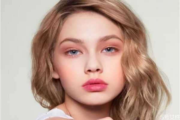 新手化妆应注意哪些细节 新手化妆不能过量的地方是哪里