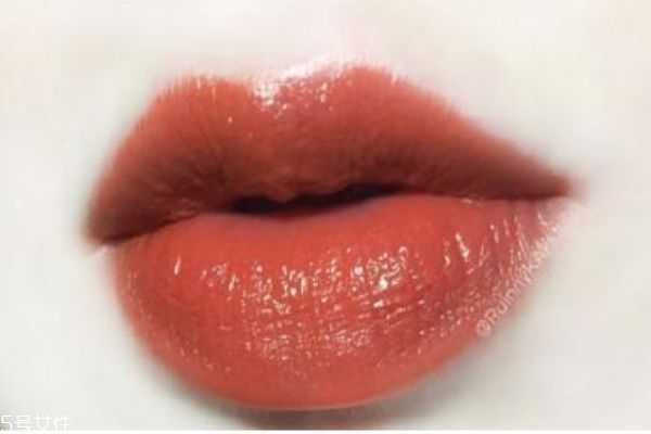 枫叶红口红适合素颜吗?枫叶色口红适合的肤色 枫叶红口红适合素颜吗?枫叶色口红适合的肤色